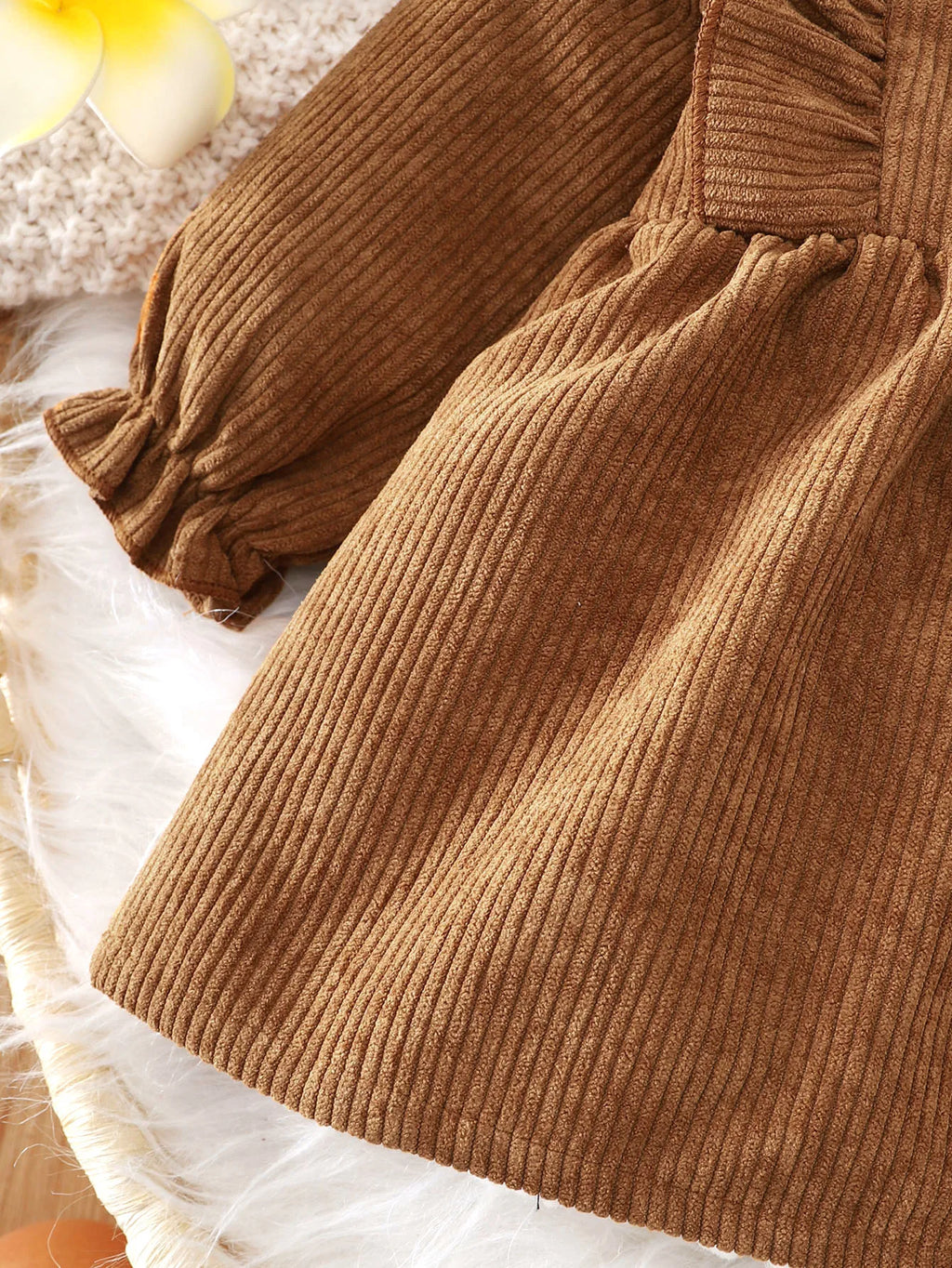 Baby autumn and winter fashion retro elegant exquisite comfortable dress.