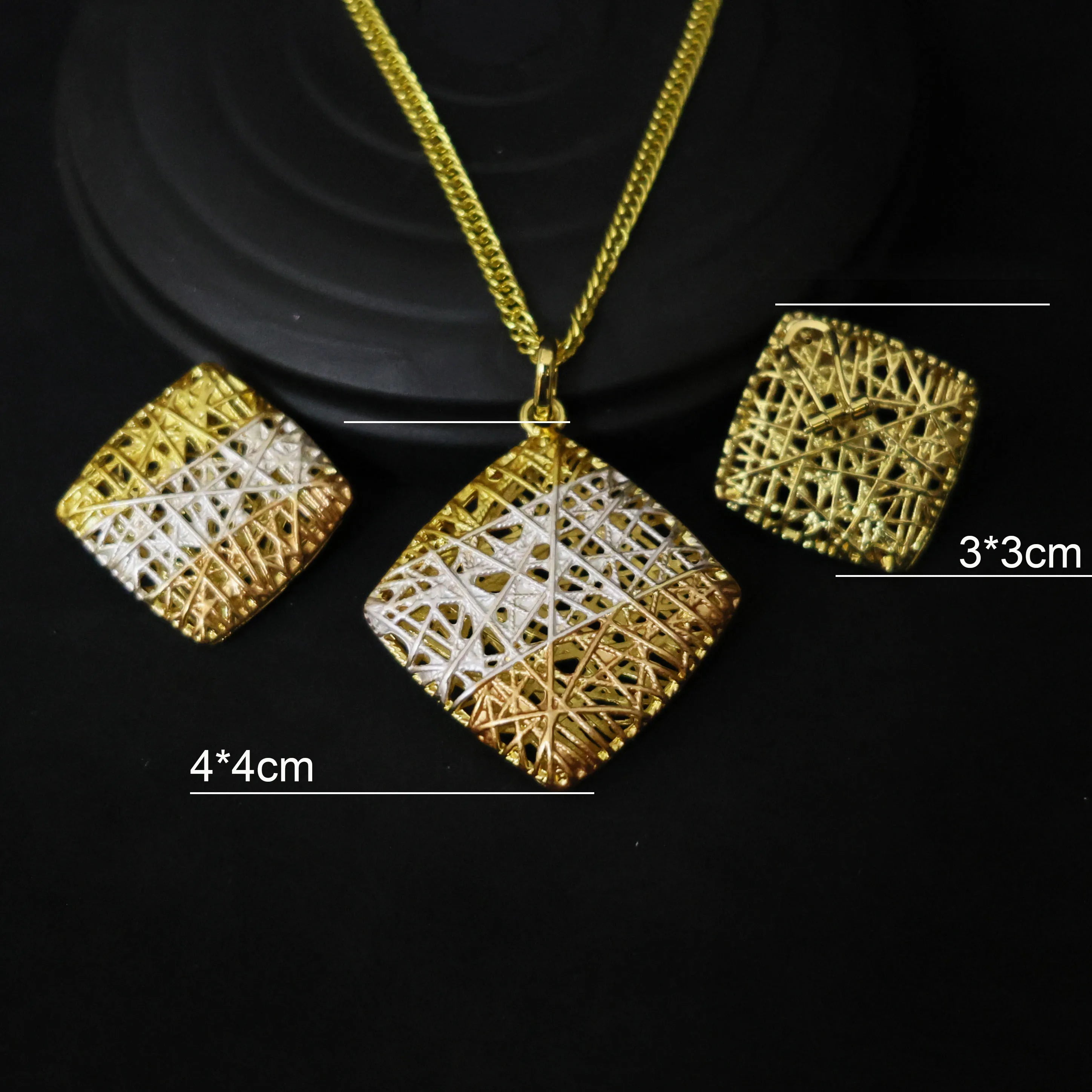 24K Gold-plated Two Piece Copper Jewelry Set India Dubai Jewelry Gold Warped Geometry Necklace Earrings