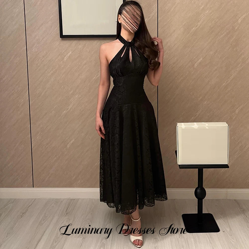 Elegant Black Lace Evening Dress Simple Sleeveless Prom Dresses Delicate Halter Backless Customized Special Occasion Gowns