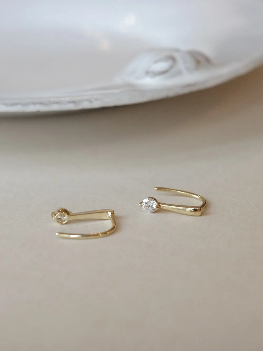 S925 silver-plated 14K gold small ear hooks are clean and simple, light luxury high-end sterling silver earrings for women