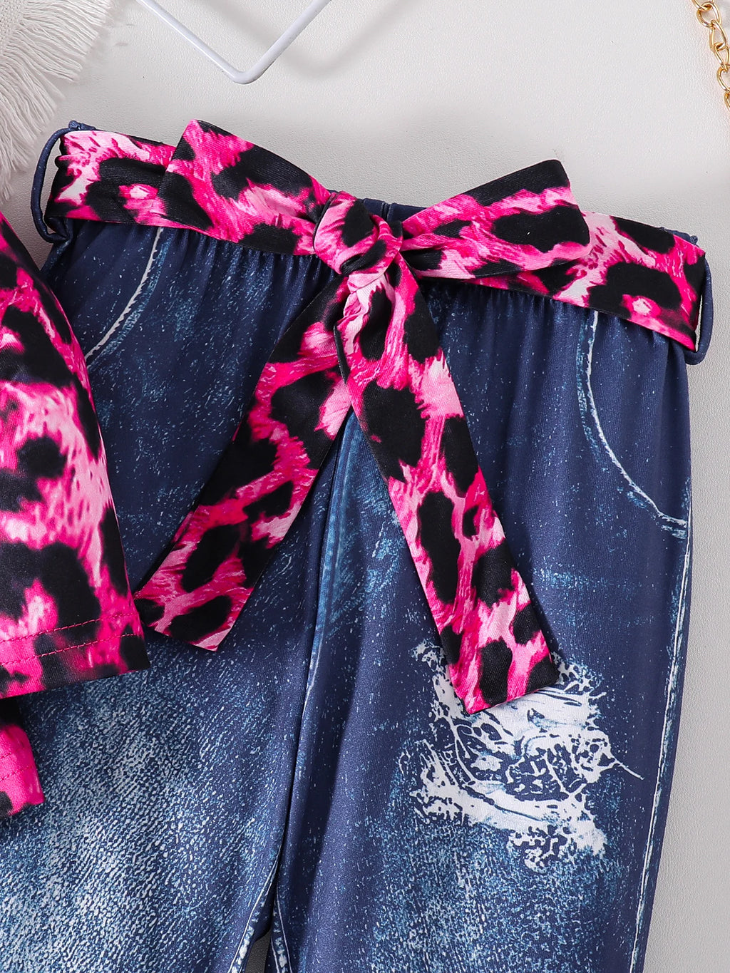 2-Piece Spring and Autumn Girls Fashion Set Pink Leopard Print Knit Round Neck Cartoon Print Long Sleeve + Dark Blue Slim Pants