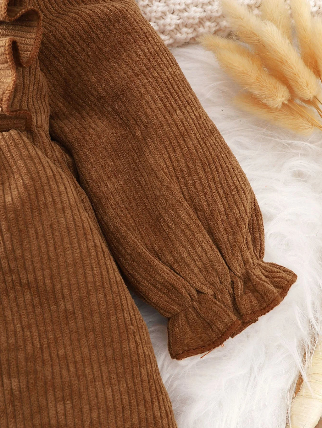 Baby autumn and winter fashion retro elegant exquisite comfortable dress.