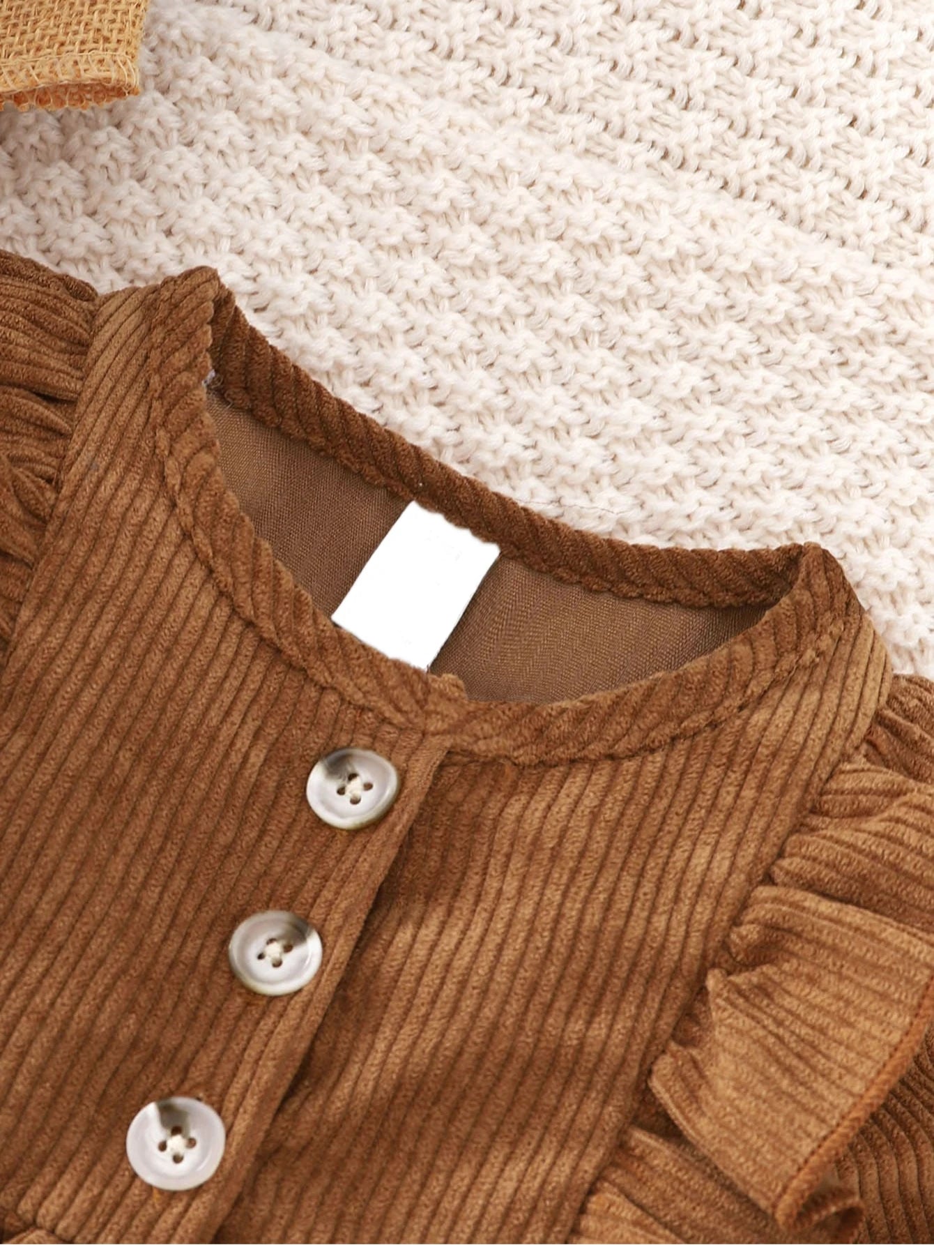 Baby autumn and winter fashion retro elegant exquisite comfortable dress.